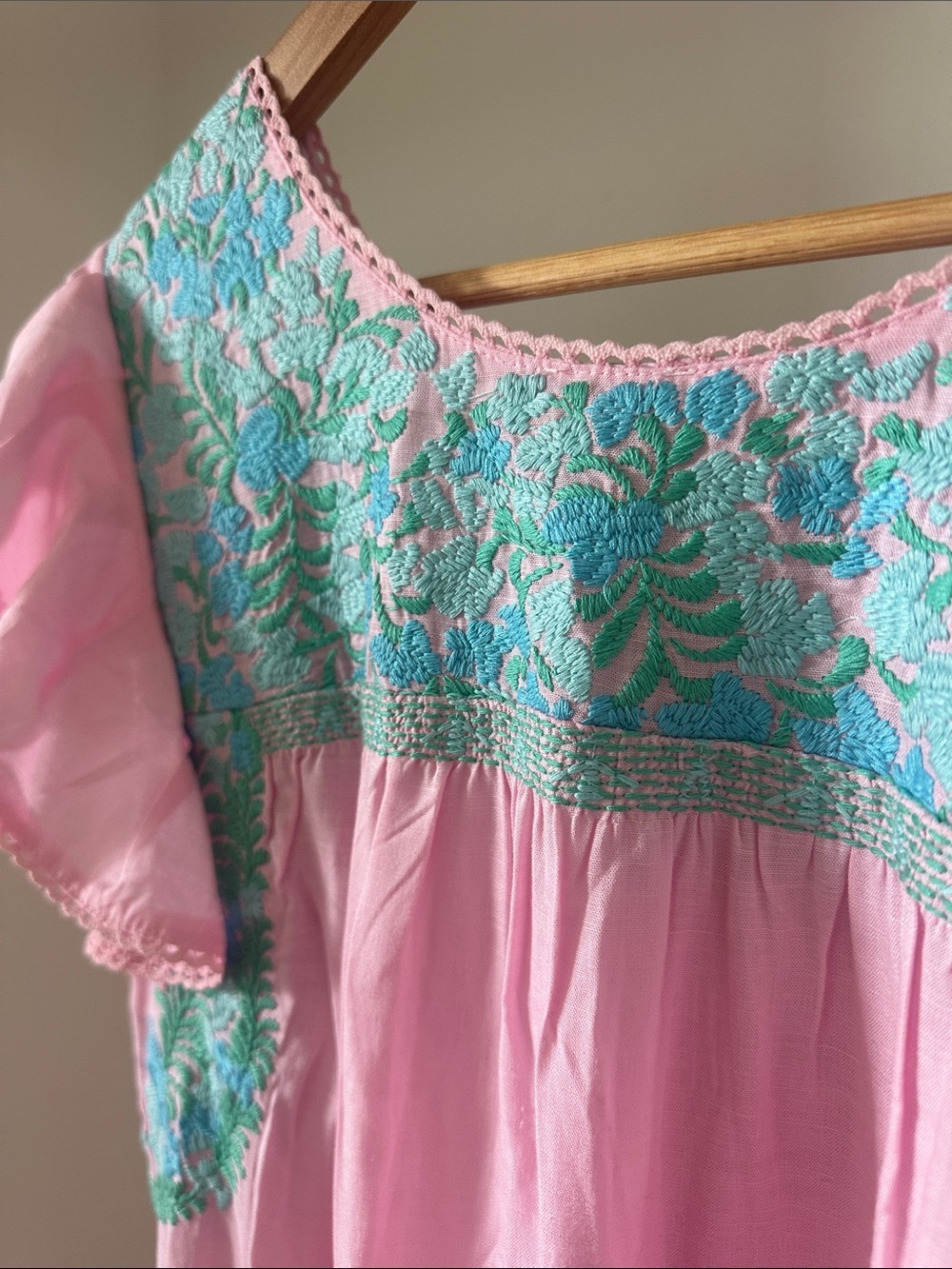 J. Marie Genevieve Embroidered Midi Dress Size Medium - Picture 9 of 9